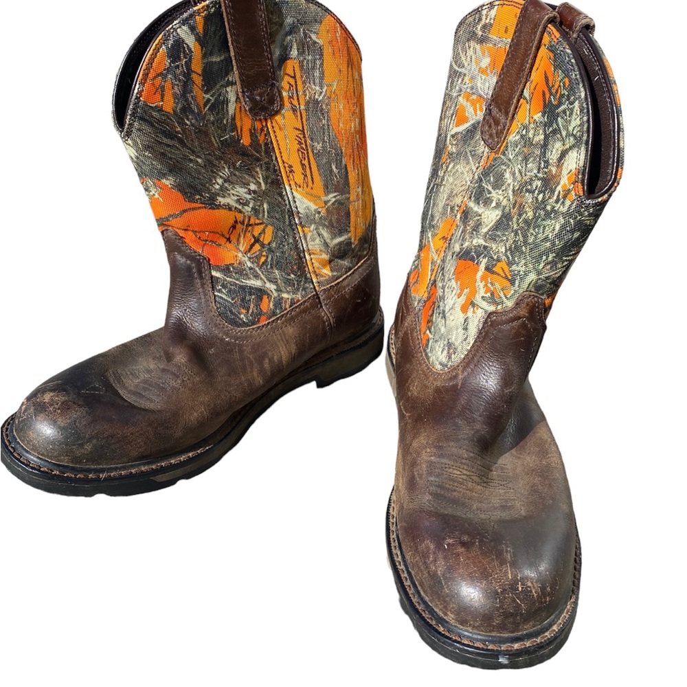 Ariat men’s boots size 8.5 EE leather upper hunting pattern